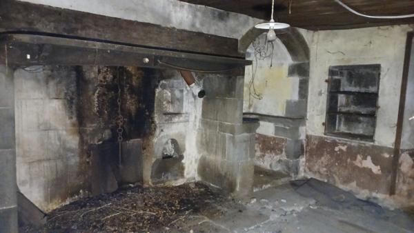 MAISON AUVERGNATE A RENOVER Le Vigean (15200)