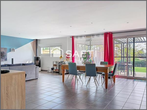 Contemporaine avec grand salon et belles prestations