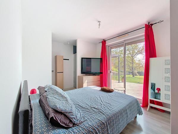 Contemporaine avec grand salon et belles prestations