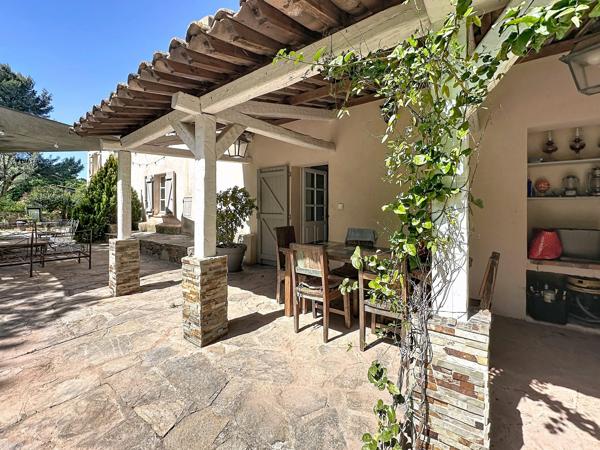 Maison de Maître sur 12000 m2 à Hyères