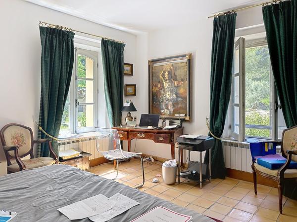 Maison de Maître sur 12000 m2 à Hyères