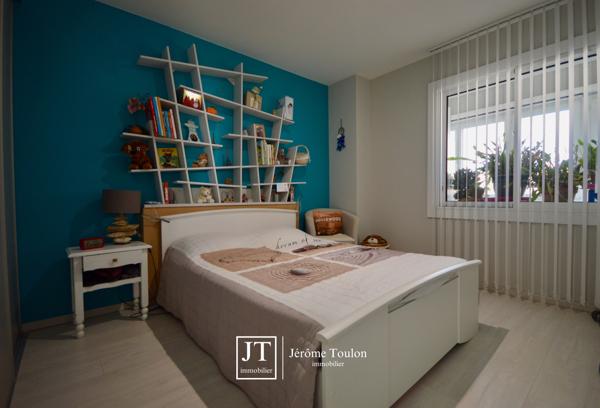 Appartement
                                                                                                                                                                                                                                                                                                                        4 pièce(s)                                                                                                                                                                                                          3 chambre(s)                                                                                                                                                                                                          111  m²