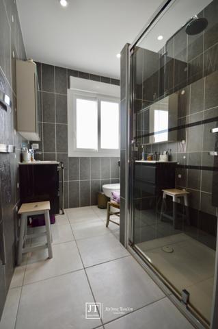 Appartement
                                                                                                                                                                                                                                                                                                                        4 pièce(s)                                                                                                                                                                                                          3 chambre(s)                                                                                                                                                                                                          111  m²