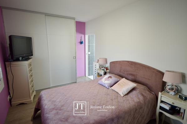 Appartement
                                                                                                                                                                                                                                                                                                                        4 pièce(s)                                                                                                                                                                                                          3 chambre(s)                                                                                                                                                                                                          111  m²