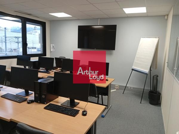 Bureau à louer Europole Grenoble proche gare et services variés