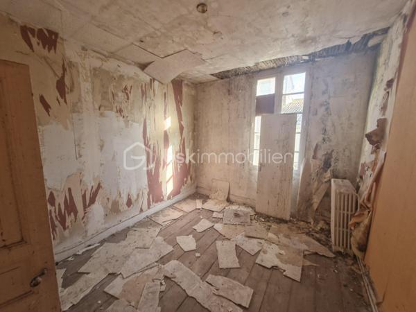 Immeuble commercial de 196 m²