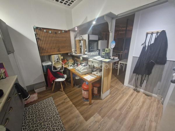 Immeuble commercial de 196 m²