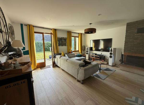 Maison individuelle avec jardin et sous-sol complet