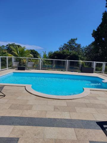 Spacieuse villa avec piscine dans environnement calme
