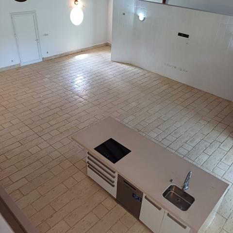 Spacieuse villa avec piscine dans environnement calme