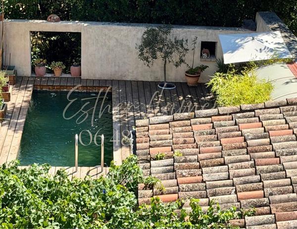 Maison de ville 226 m2 avec jardin, piscine, forage, garage