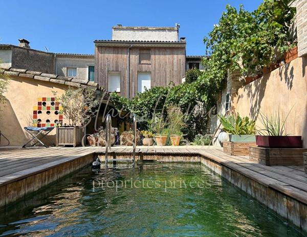 Maison de ville 226 m2 avec jardin, piscine, forage, garage