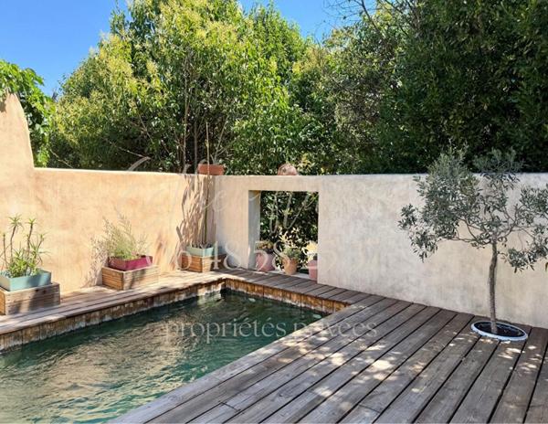 Maison de ville 226 m2 avec jardin, piscine, forage, garage