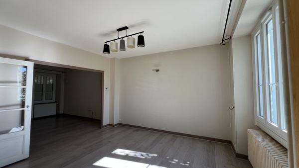 L'Isle-sur-Serein (89440) À louer – Maison avec garage, L’Isle-sur-Serein