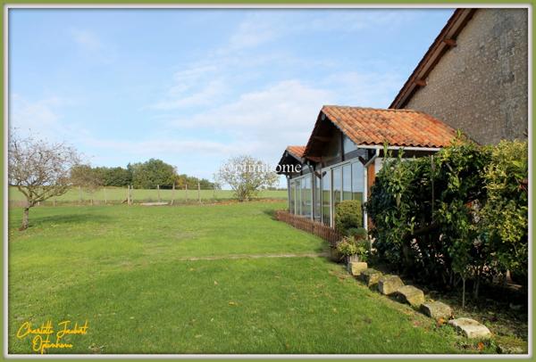 Grande maison divisée en 2 habitations