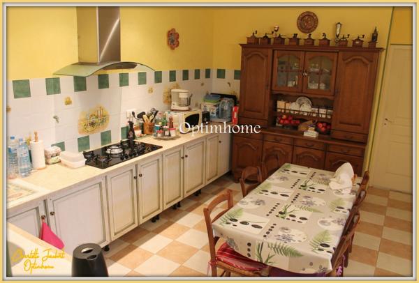 Grande maison divisée en 2 habitations