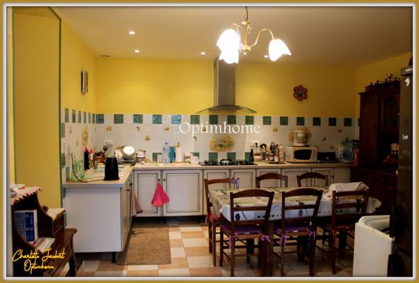 Grande maison divisée en 2 habitations