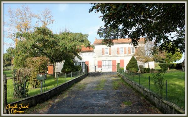 Grande maison divisée en 2 habitations
