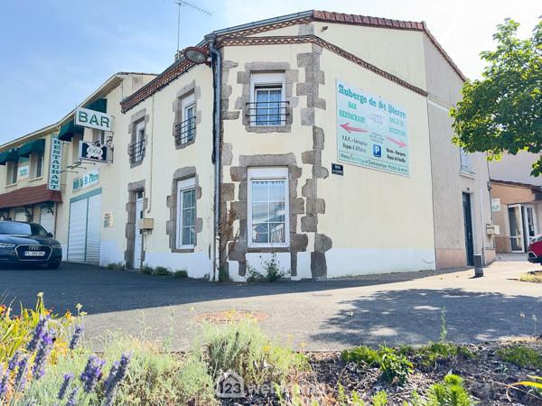 Maison 62 m² à Saint-Pierre-des-Échaubrognes 79700