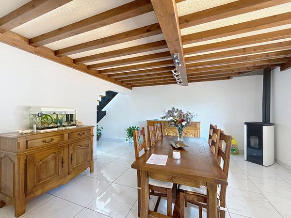 Belle maison à Meximieux de 140m² avec 5 chambres sur un jardin de 565m² avec terrasse couverte et garage