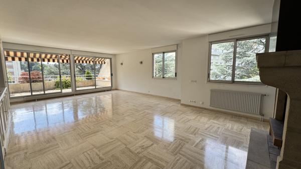 Saint-Étienne (42100) MAGNIFIQUE APPARTEMENT DUPLEX DE 160M2 AVEC BELLE TERRASSE