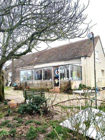 Maison à restaurer à vendre à Arthezé dans la Sarthe (72270), ref : 353   
la fleche