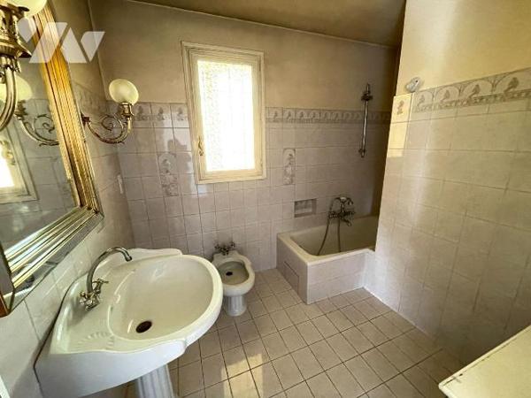 A vendre - Manosque (04) - Alpes de Haute Provence:  Appartement T4 d'env 93,93 m², spacieux, l...