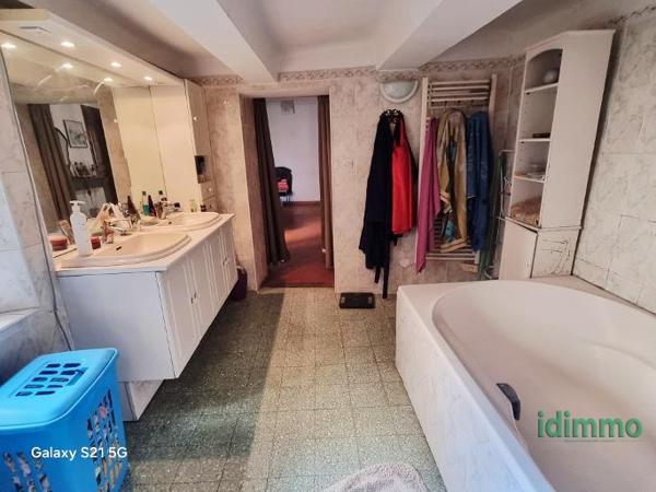 A voir Draguignan centre F3 de 95m traversant avec terrasse et cave 168000€ dpe d Draguignan (83300)