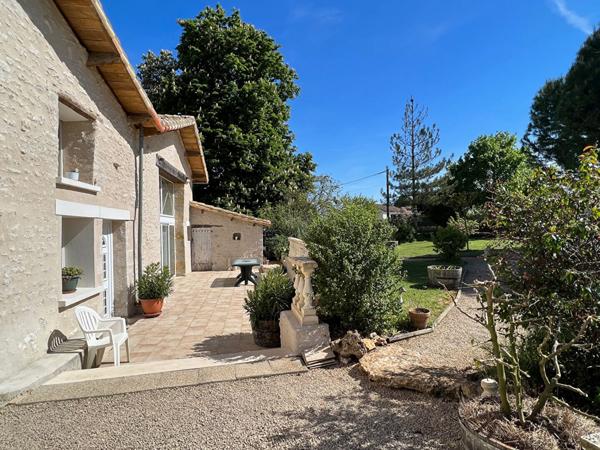 Maison 146m²  7 Pièces à vendre à Valence En Poitou