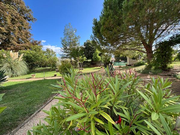 Maison 146m²  7 Pièces à vendre à Valence En Poitou