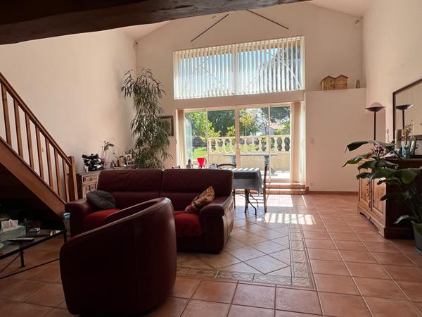 Maison 146m²  7 Pièces à vendre à Valence En Poitou