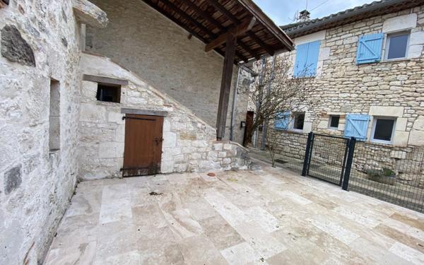 Maison à vendre    2 pièces •  Montpezat-de-Quercy
