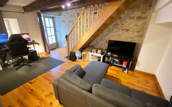 Maison à vendre    2 pièces •  Montpezat-de-Quercy