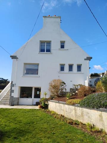 Plougasnou (29630) Plougasnou port du Diben, maison 5 chambres avec possibilité appartement indépendant.
