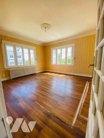 A Vendre à Perros-Guirec (22700) en Côtes-d'Armor (22), Vue sur Mer, Pavillon à rénover de type...