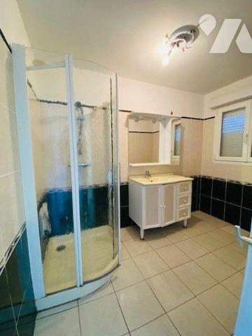 A Vendre à Perros-Guirec (22700) en Côtes-d'Armor (22), Vue sur Mer, Pavillon à rénover de type...