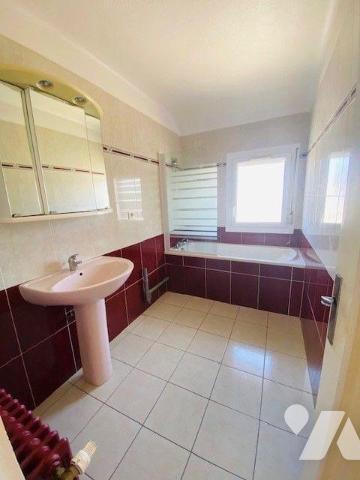 A Vendre à Perros-Guirec (22700) en Côtes-d'Armor (22), Vue sur Mer, Pavillon à rénover de type...