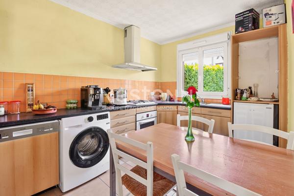 A vendre maison plain pied 2 chambres et 3 bureau possibilité d'une 3 chambre, a YFFINIAC !!!!