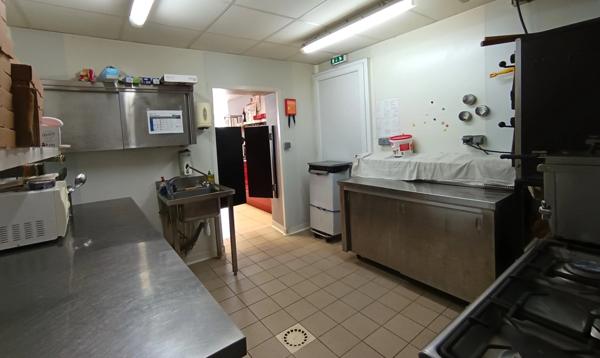 A VENDRE Batiment commercial 150m2, BOURCEFRANC LE CHAPUS, Dpt Charente Maritime (17)