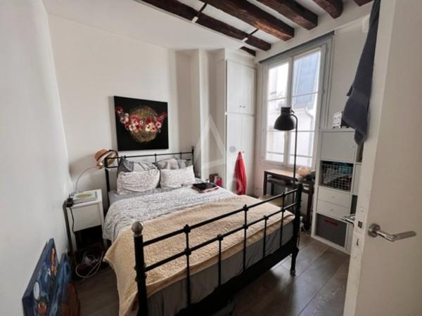 MARAIS : Charmant deux pièces en duplex