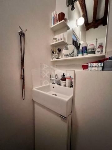 MARAIS : Charmant deux pièces en duplex