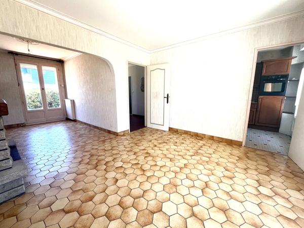 EXCLUSIVITE MAISON HYPER CENTRE BRUZ - Proximité immédiate des commerces et écoles - Impasse au calme