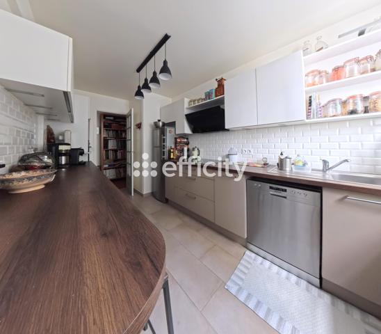 Appartement
         3 pièces
        - 86 m² 350 000 € *