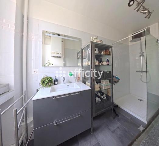 Appartement
         3 pièces
        - 86 m² 350 000 € *