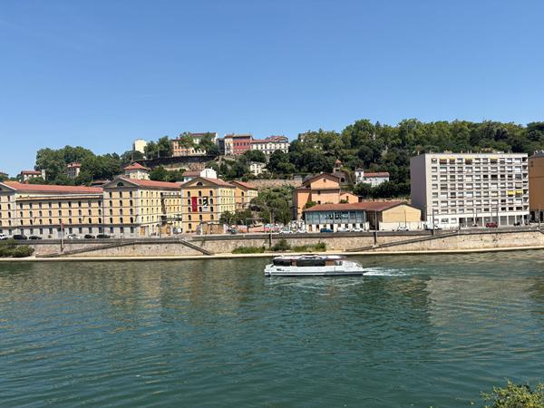 Quai Pierre Scize T3  82 m2
