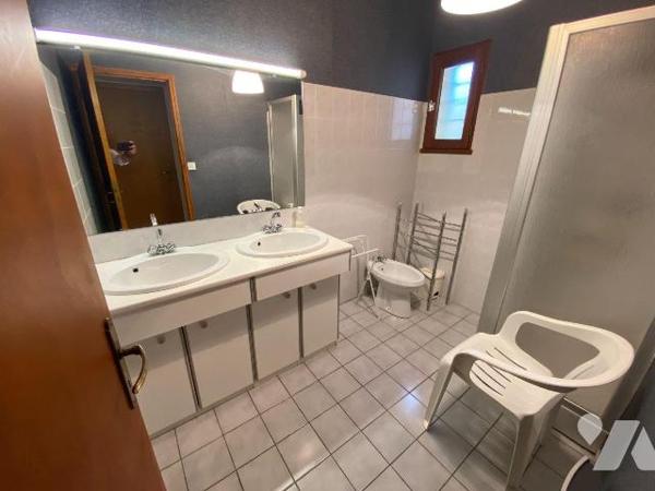 A VENDRE, Gironde, Bassin d'Arcachon, LEGE CAP FERRET, Claouey, proche du centre, sur un terrai...