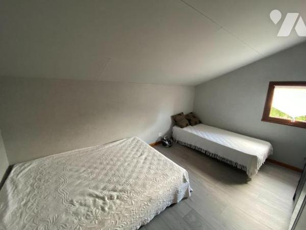 A VENDRE, Gironde, Bassin d'Arcachon, LEGE CAP FERRET, Claouey, proche du centre, sur un terrai...