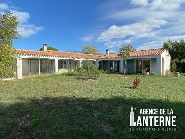 SAINT-PIERRE (CENTRE) - MAISON DE 180 m² - TERRAIN 1000 m²