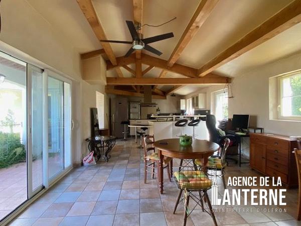 SAINT-PIERRE (CENTRE) - MAISON DE 180 m² - TERRAIN 1000 m²