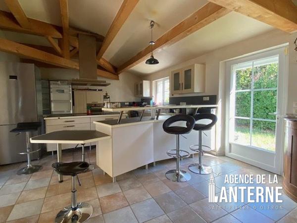 SAINT-PIERRE (CENTRE) - MAISON DE 180 m² - TERRAIN 1000 m²